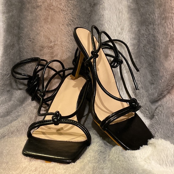 Gorgeous lace up heels! - Picture 3 of 5